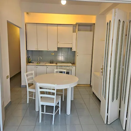 Naxos White House Apartment