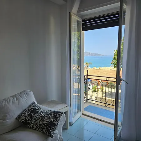 Apartment Naxos White House