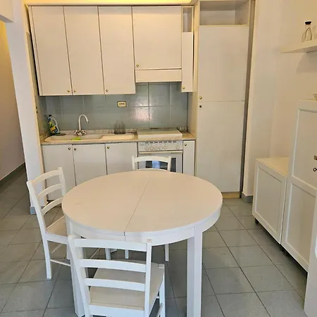 Naxos White House Apartment