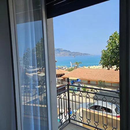 Naxos White House Apartment *