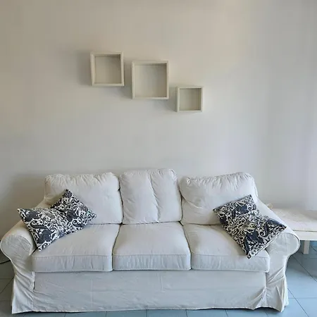Naxos White House Apartment