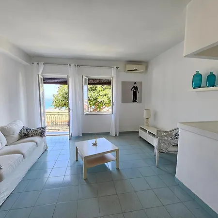 Apartment Naxos White House