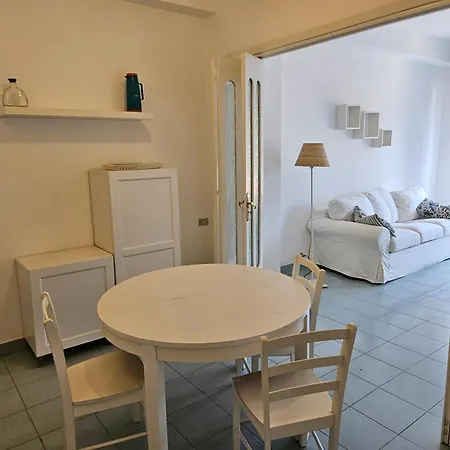 Naxos White House *